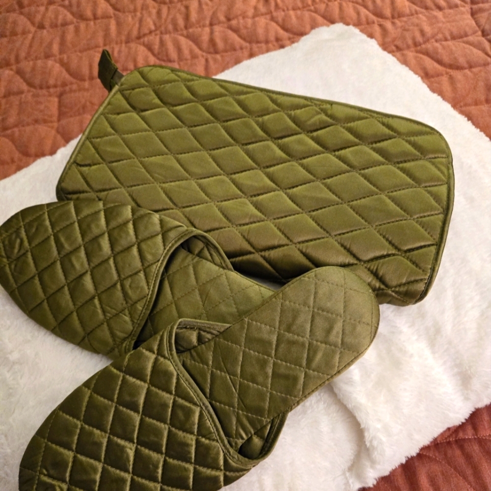 Isda & Co. Women slippers with travel bag, emerald green